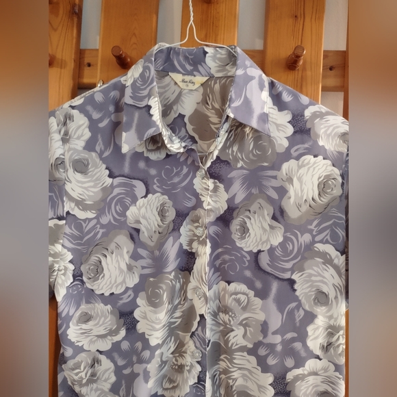 Vintage Floral Button-Down Blouse - Picture 3 of 4